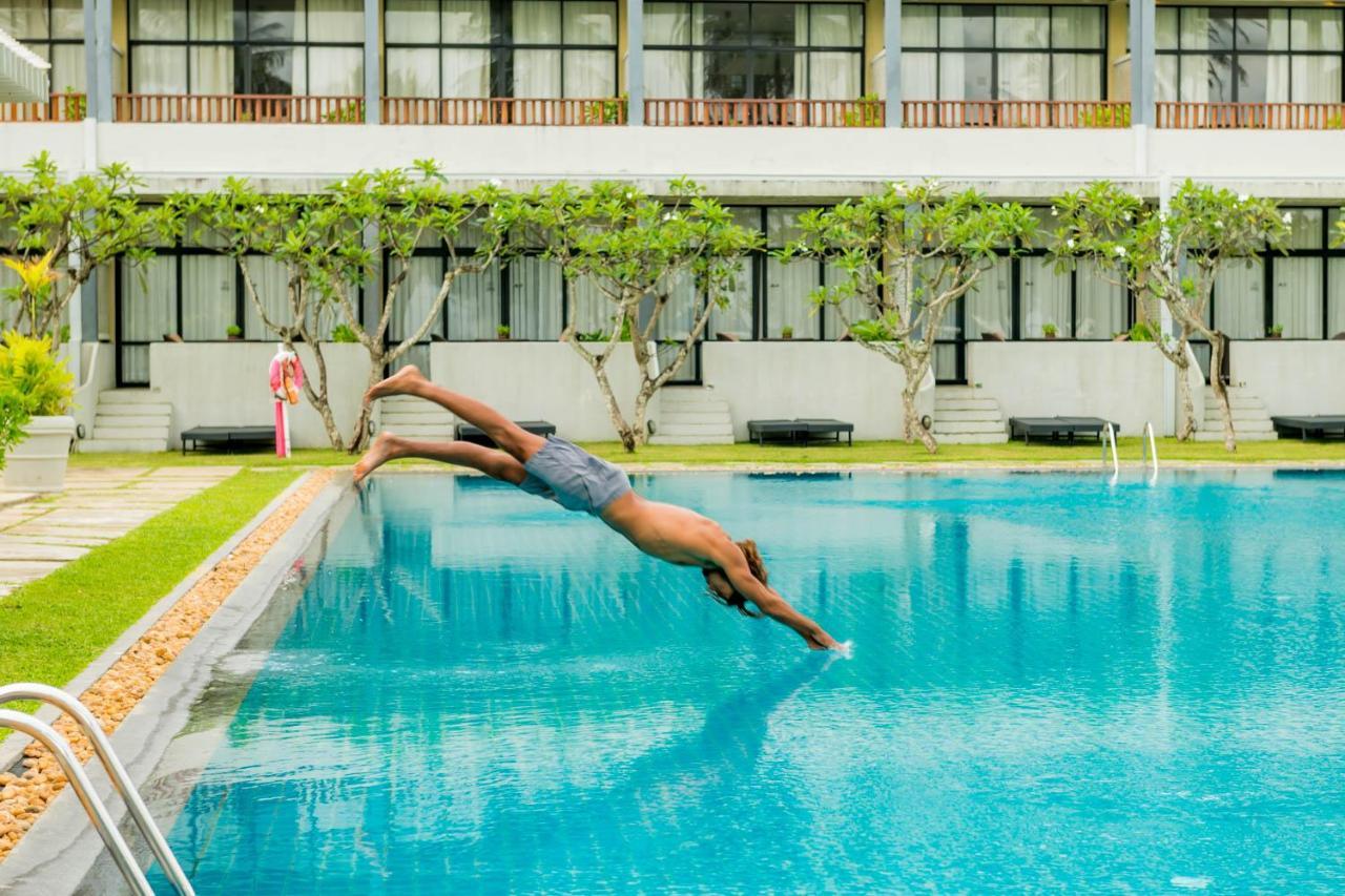 The Blue Water - Geoffrey Bawa Heritage - City Resort Hotel Wadduwa Kültér fotó